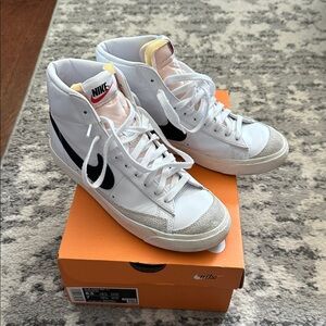 Nike Blazer Mid ‘77 womens 8.5